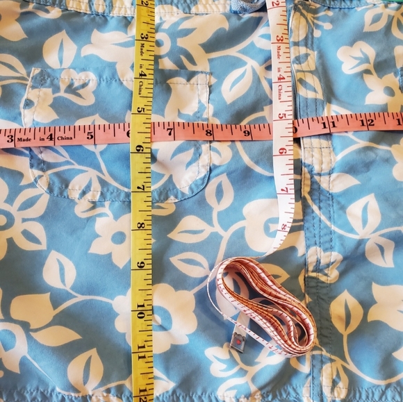 Reversible Board/swim skirt. Front pockets,velcro and shoelace closure. - Picture 9 of 16